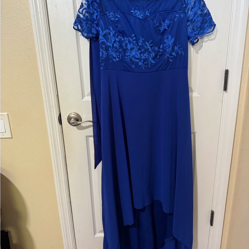 Elegant Blue Lace Evening Dress